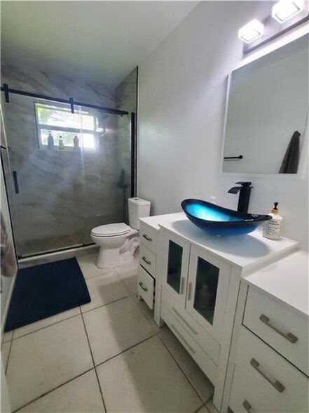 Building Photo - 558 SE 27th Terrace