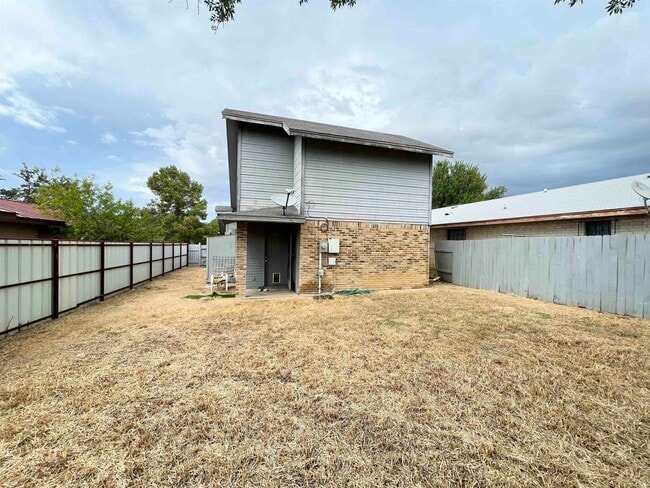 Building Photo - 1423 Agave Dr