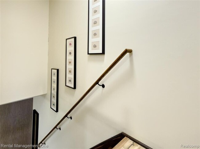 Building Photo - 174 Lange Ave