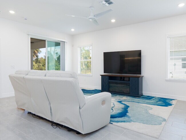 Building Photo - Move in now with zero deposit! This stunni...