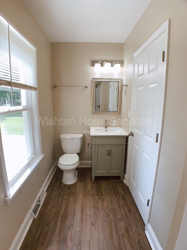 Building Photo - 437 W Murray St