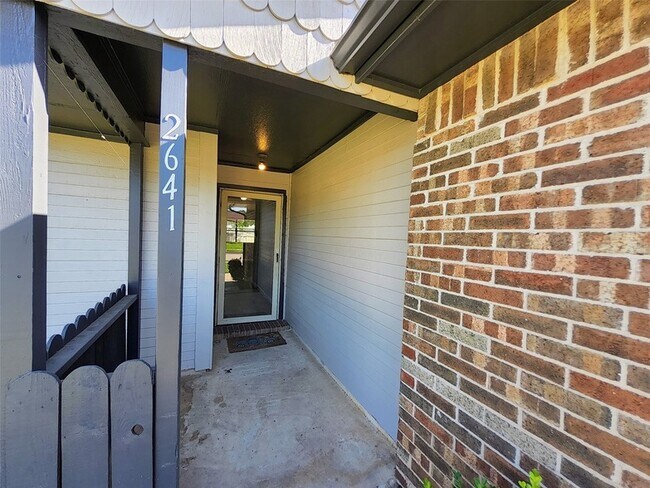 Building Photo - 2641 Berkshire Ln