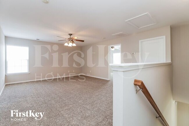 Building Photo - 619 English Oak Cir