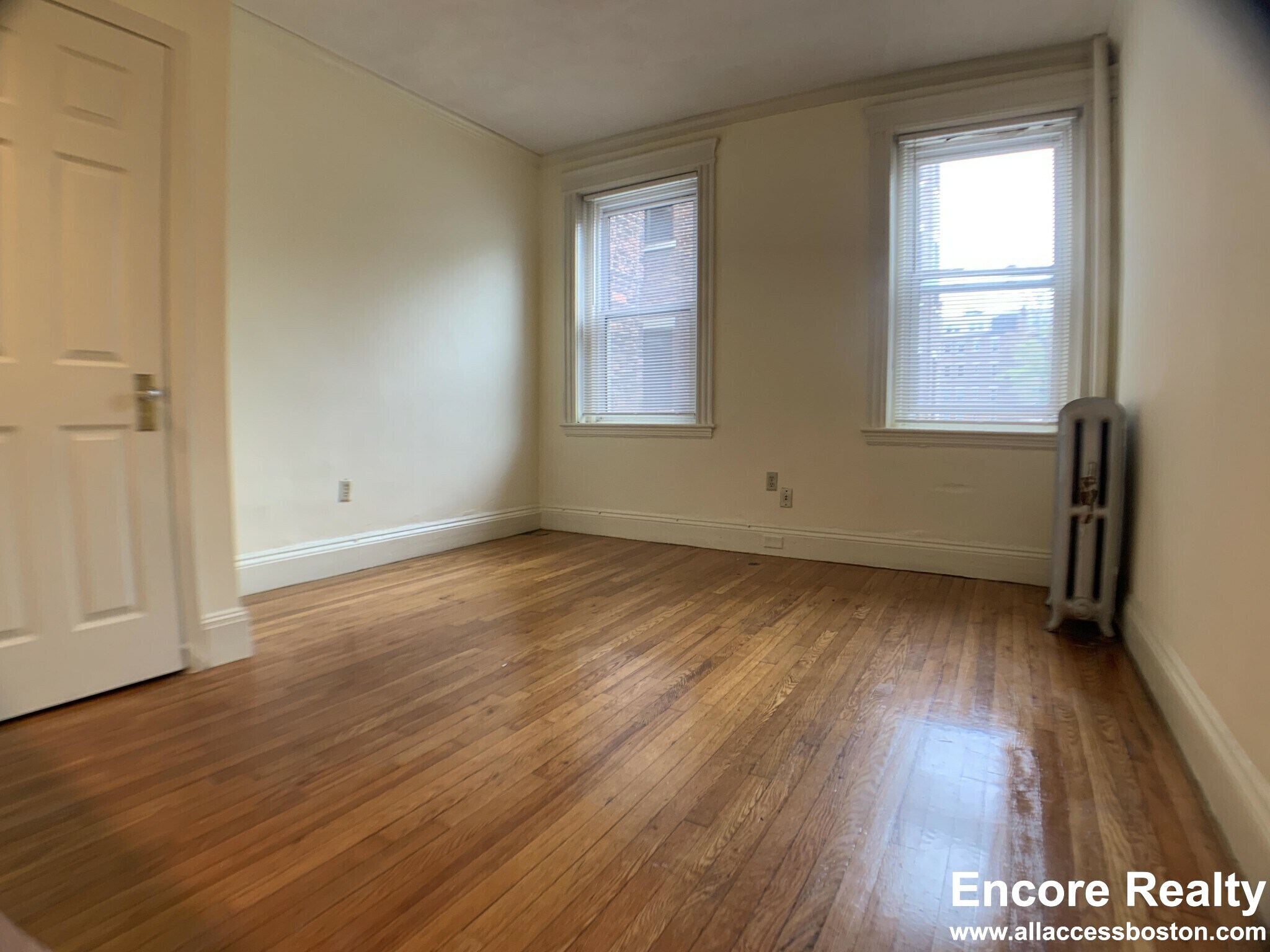 Building Photo - 195 Park Dr