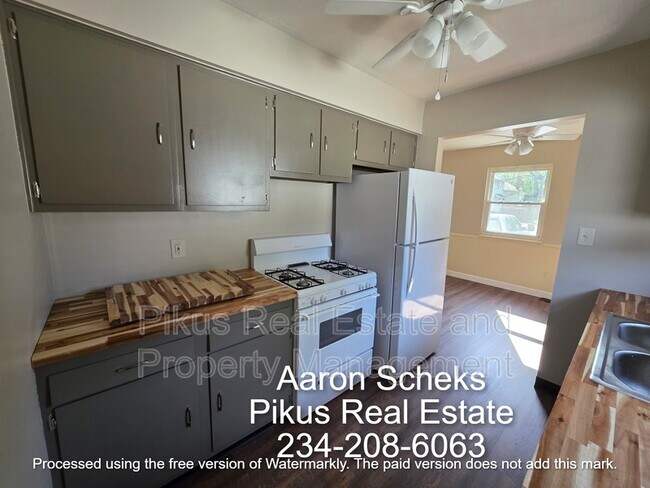 Building Photo - 3647 Albrecht Ave