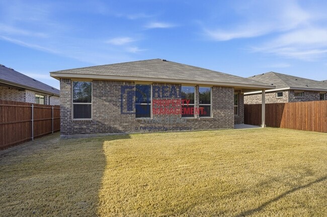 Building Photo - Spacious 4 Bedroom Home with Functional Layout