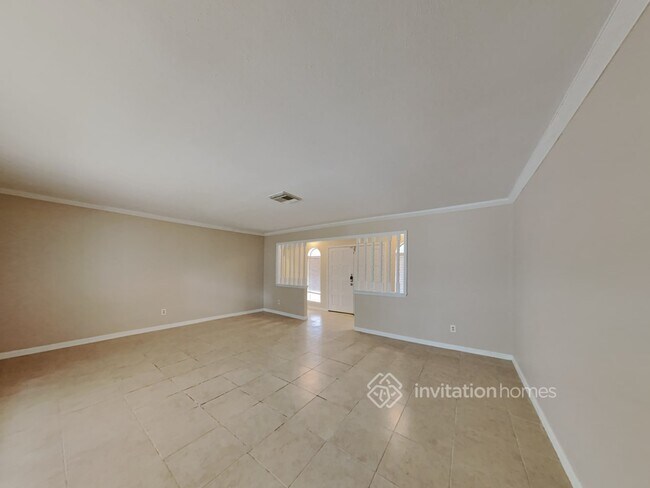 Building Photo - 230 Magic Oaks Dr