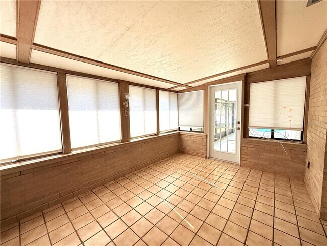 Building Photo - 225 Cevera Rd