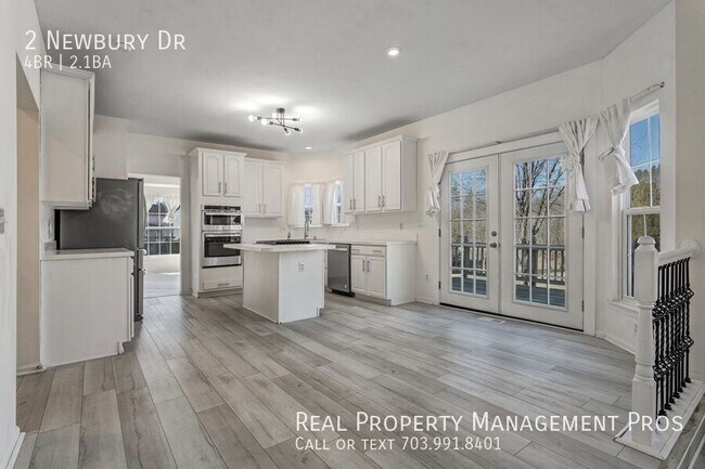 Building Photo - 2 Newbury Dr