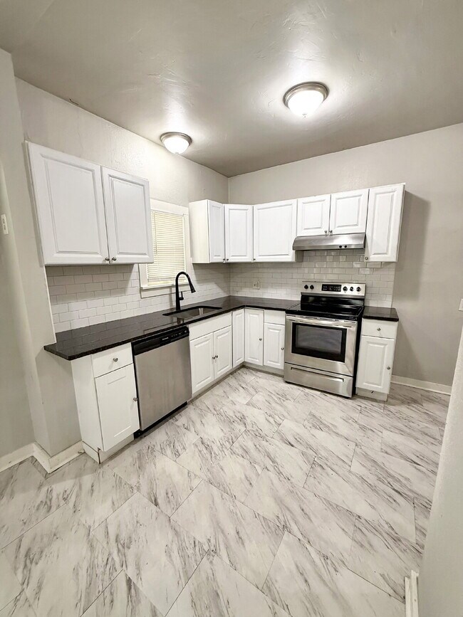 Building Photo - Charming 3 Bed, 1 Bath Home in OKC