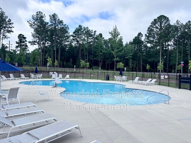 Building Photo - 4010 Silver Oak Ln