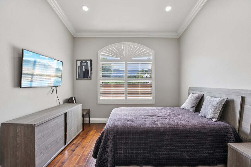 Building Photo - 27048 Triumph Ave