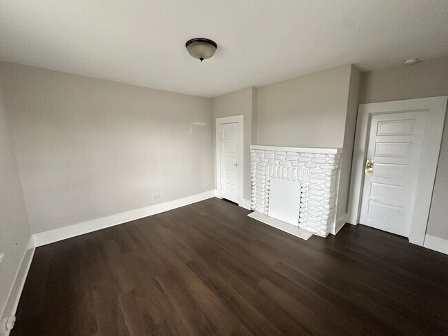 Building Photo - 1249 Waverly St