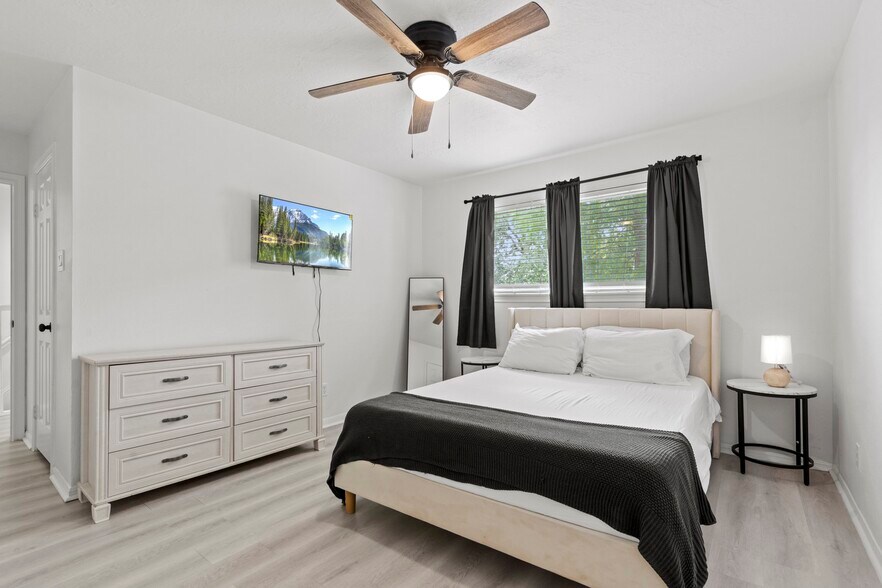 Building Photo - 604 Lochnell Dr