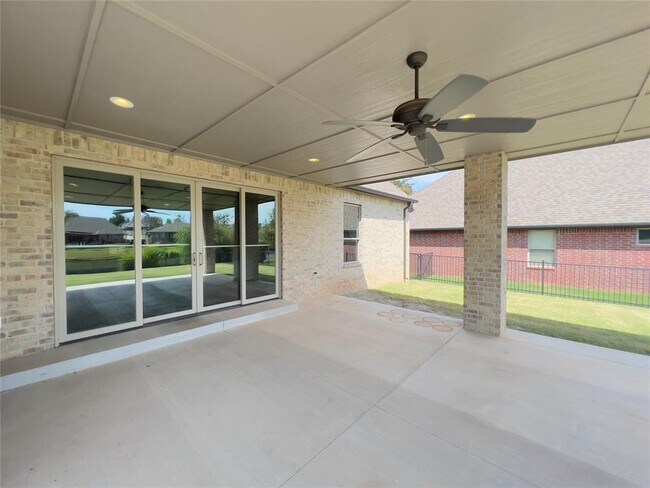 Building Photo - 424 Seville Dr