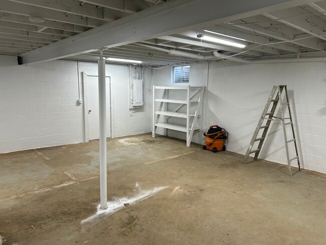 Building Photo - 137 Davis Rd