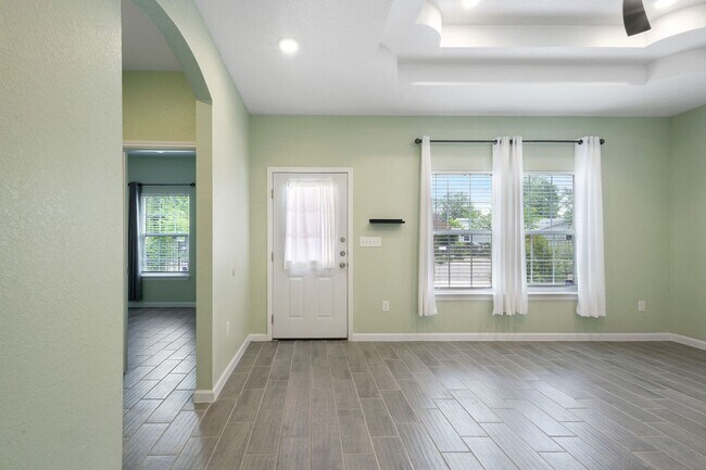 Building Photo - Charming 3/2/2 single story home near Downtown SA & St. Mary's University!
