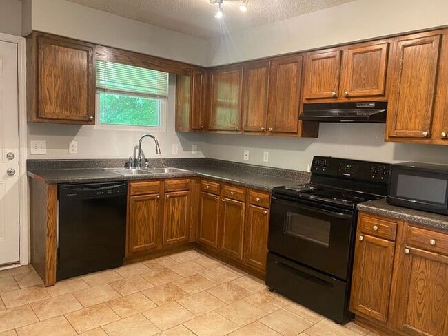 Building Photo - Amazing 2BR/1BA East Nashville Duplex!