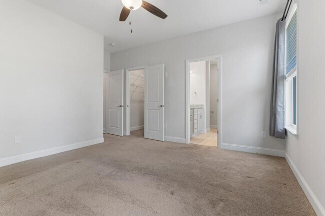 Building Photo - 2319 Davenport Ct