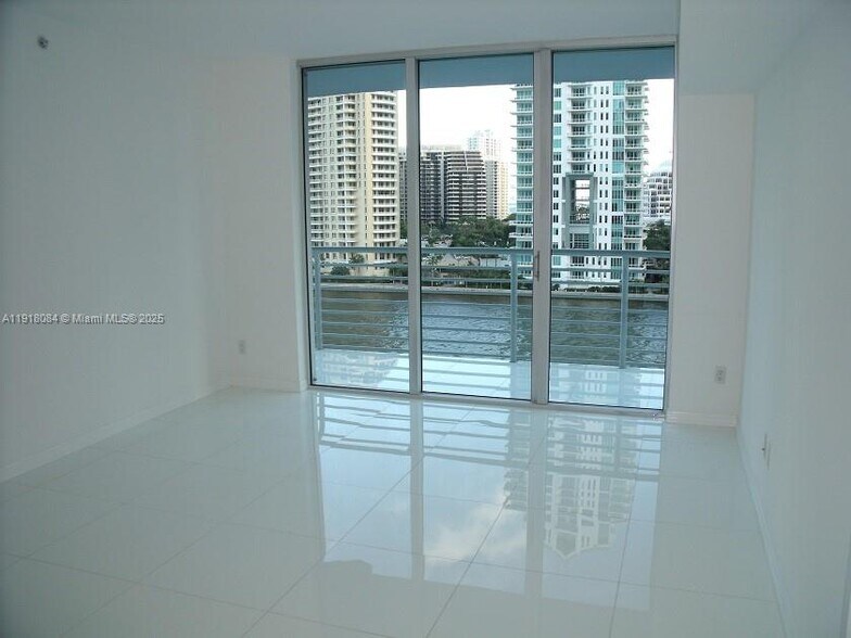 Building Photo - 325 S Biscayne Blvd