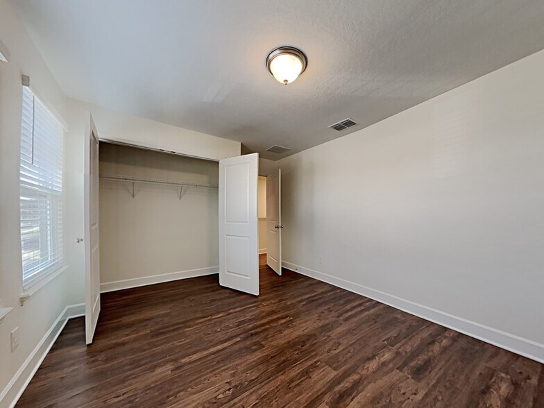 Building Photo - 1312 Mount Logan Dr