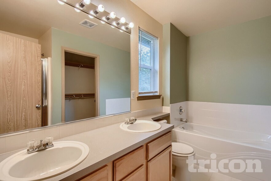 Building Photo - 8928 160th St Ct E