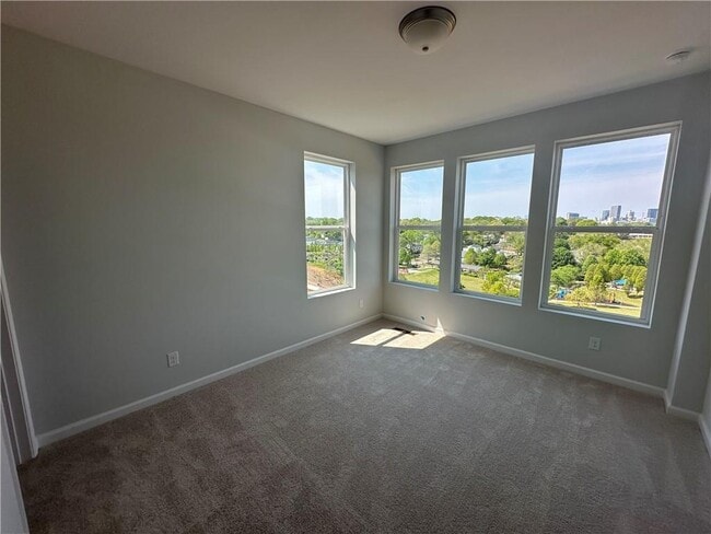 Building Photo - 352 Skylar Ct SE