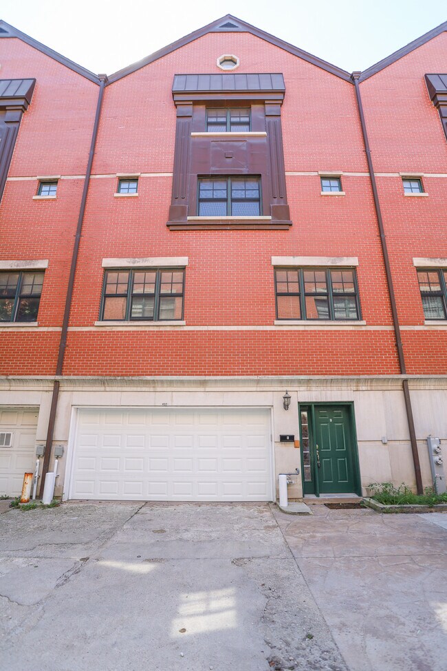 Building Photo - 4321 W Peterson Ave