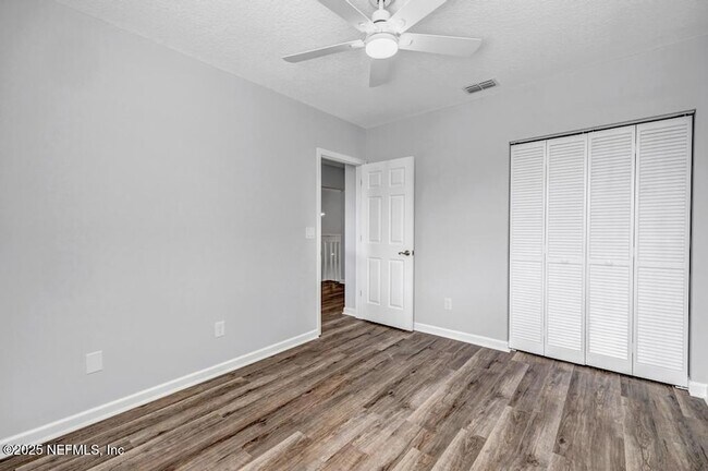 Building Photo - 104 Clam Bake Ct