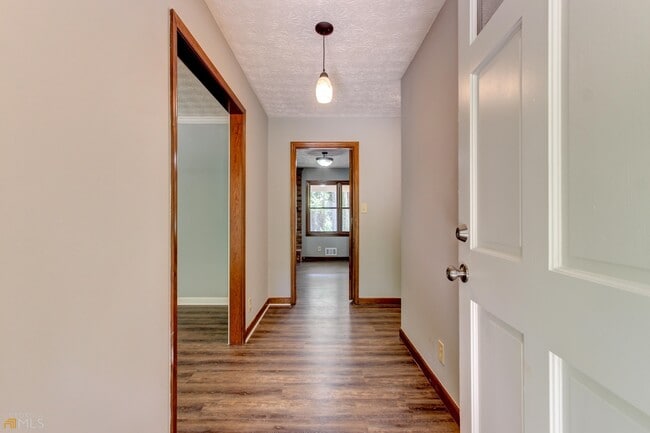 Building Photo - 130 Aspen Way