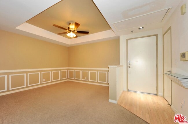 Building Photo - 2222 Beachwood Dr