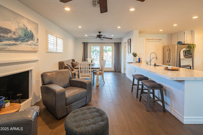 Building Photo - 1909 E Bethany Home Rd