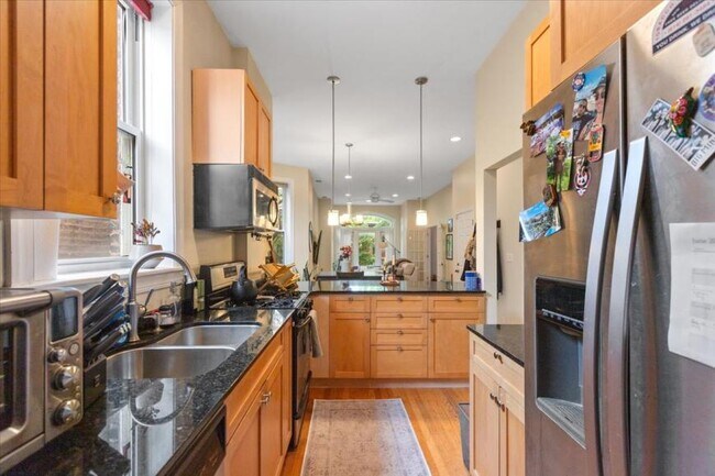 Building Photo - 2 bedroom in Chicago IL 60622