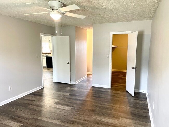 Building Photo - Welcome to this charming 1-bedroom, 1-bath...