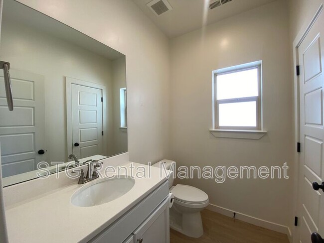 Building Photo - 767 W Scarlet Hill Dr