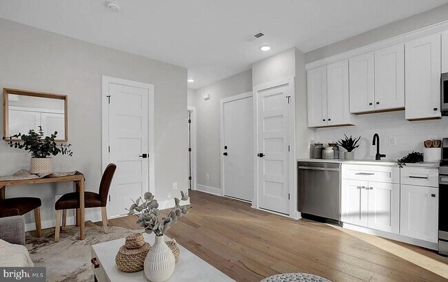 Building Photo - 1137 Owen Pl NE