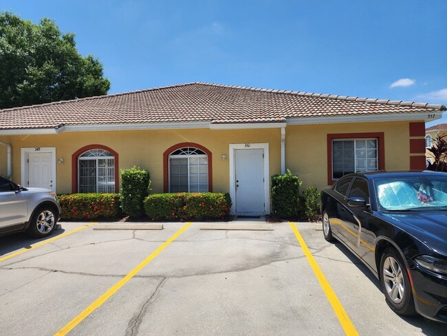 Building Photo - 2 Bedroom 2 Full Bath Townhome in LAKE MAR...