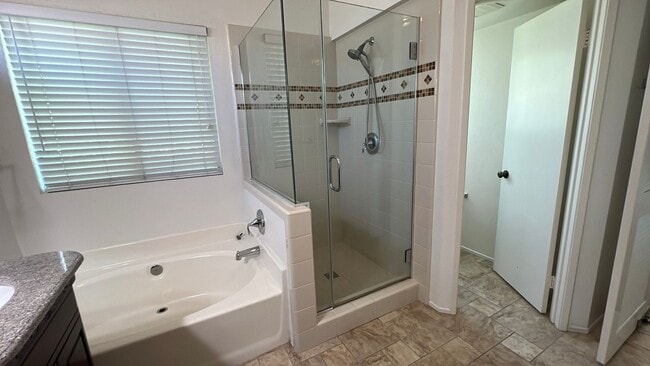 Building Photo - West Palmdale Home