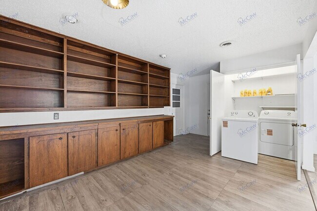 Building Photo - 6921 Greenlee St