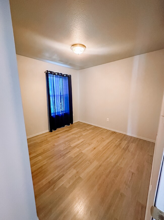 Building Photo - Charming single-level home nestled on Dillon's east side.