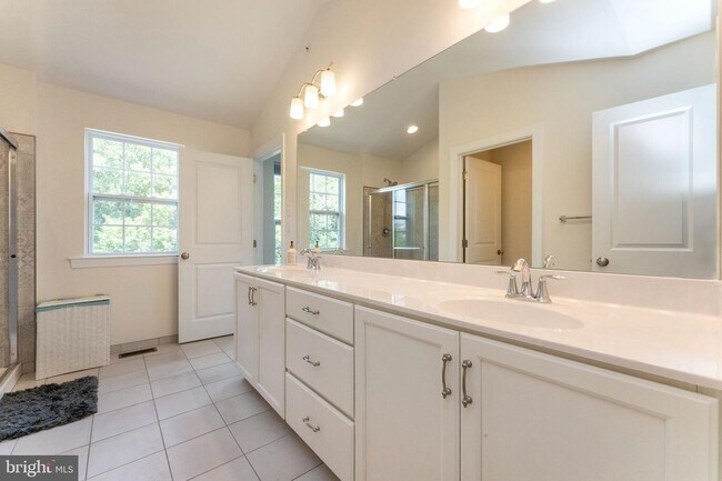 Building Photo - 148 Woodwinds Dr