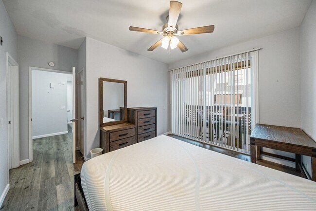 Building Photo - Mission Valley Beautiful Townhome Fully Furnished with A/C, Laundry + Parking