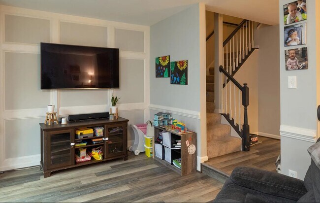 Building Photo - 1719 Wood Carriage Way