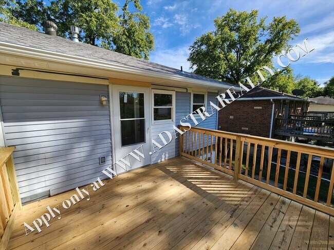 Building Photo - Nice Updated 2 Bed 1.5 Bath Duplex in Basehor-Available NOW!!