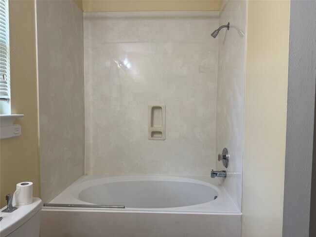 Building Photo - 20711 Sycamore Wood Dr