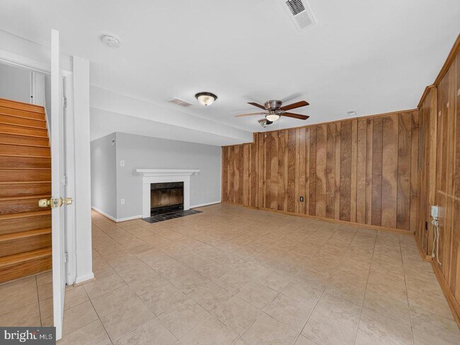 Building Photo - 15057 Cherrydale Dr