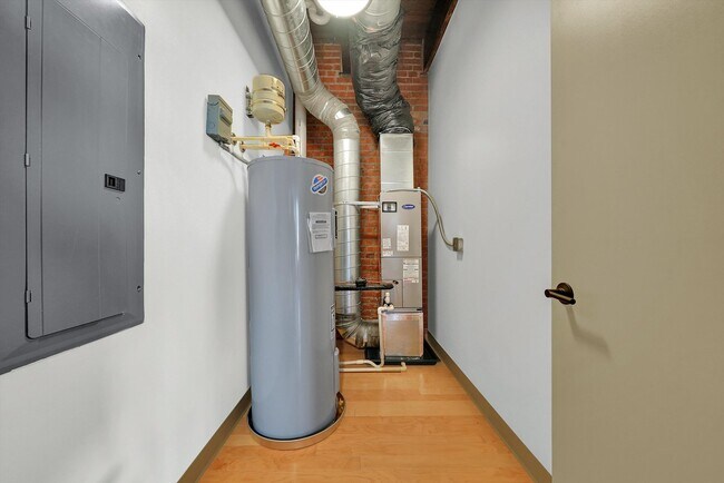 Building Photo - 115 W Galena Blvd