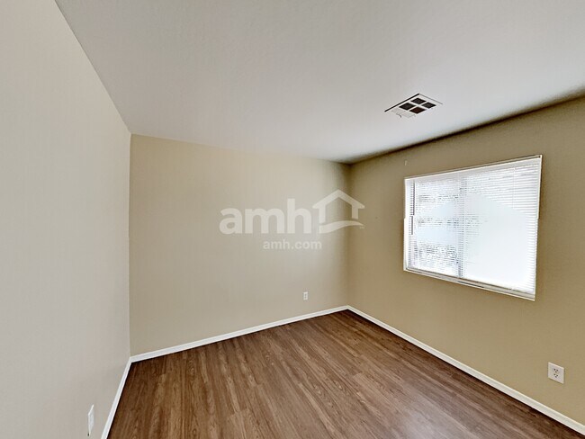 Building Photo - 16603 W Paradise Lane