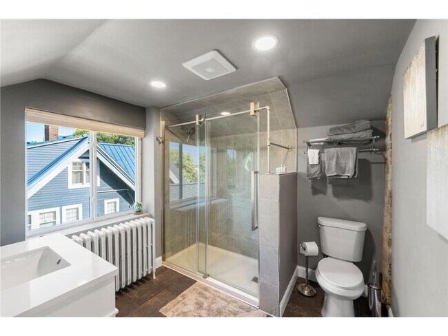 Building Photo - 2707 Garfield Ave