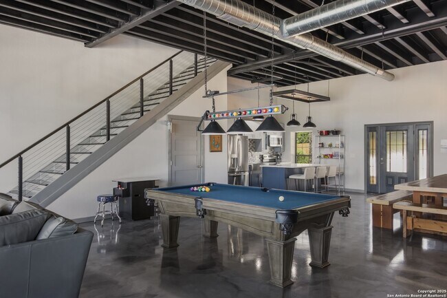 Building Photo - Hill Country Retreat